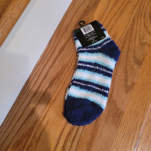 NEW 3 Pairs Fashion Plush Socks Size 9- 11 - Picture 4 of 6